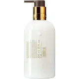 Питательный лосьон для тела «сосна и пачули» Molton Brown Jubilant Pine & Patchouli Body Lotion, 300 мл. - вид 2
